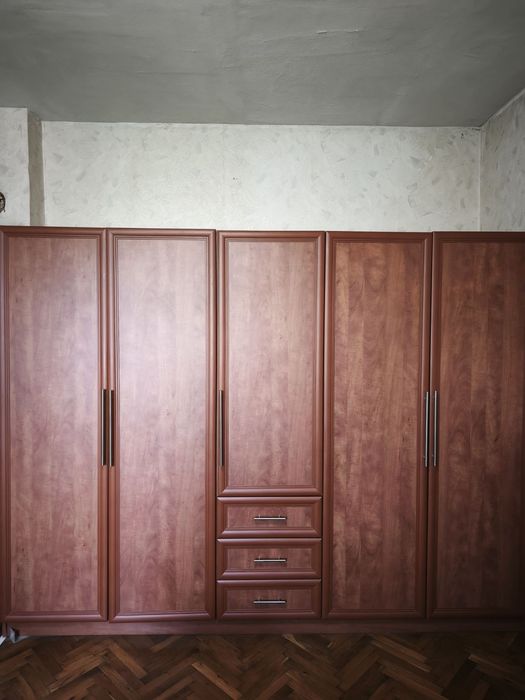 Много запазен голям гардероб , 5 крилен гардероб