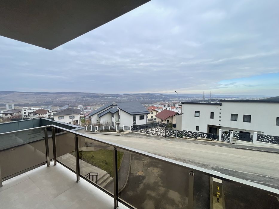 Proprietar. Vand apartament, finisat si mobilat, doua camere. Floresti