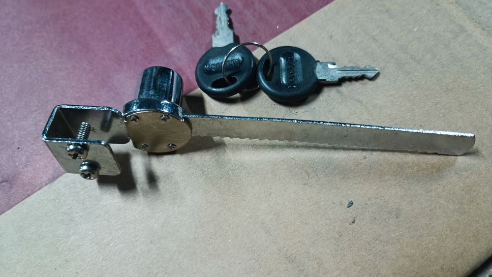 Замки для стекло витрин