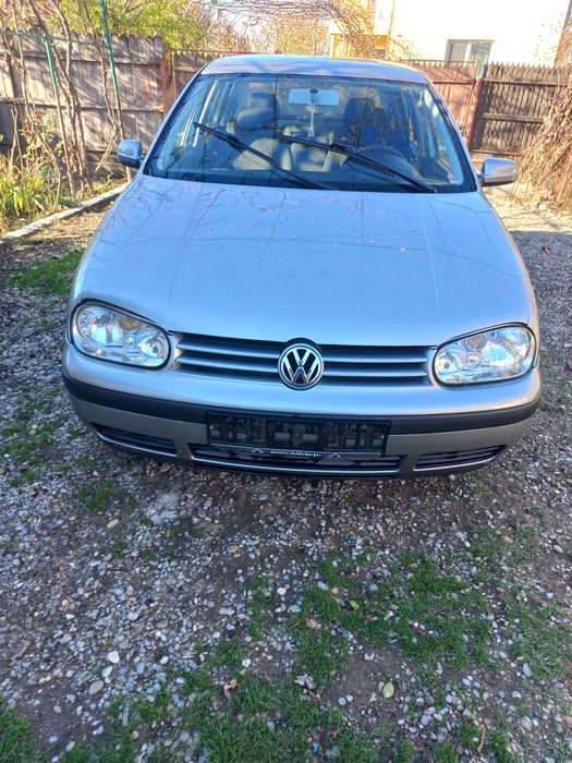 Dezmembrez golf 4