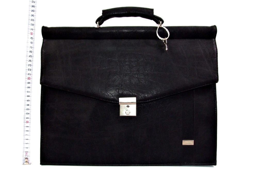 Servieta MANO cu cheie, generoasa (inclusiv pt. laptop), piele rezistenta, Made in Germany, NOUA