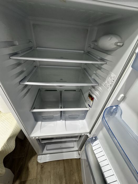 Продам. Indesit холодильник
