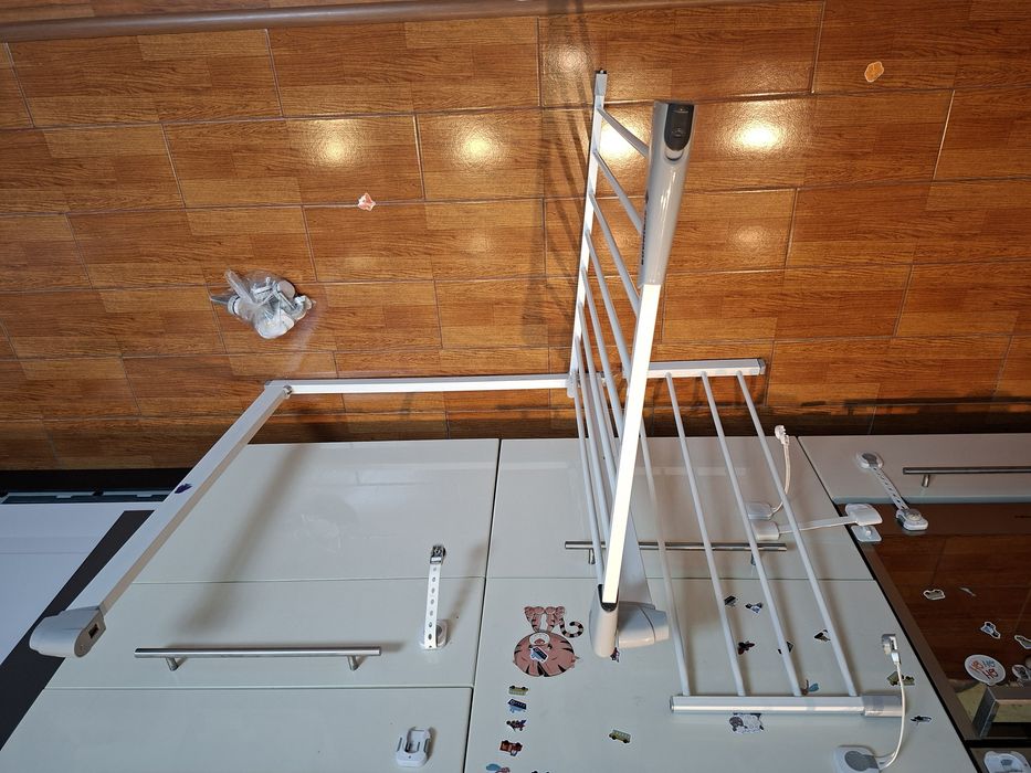 Poarta de siguranta Safety Gate pentru scari, ajustabila 104-113 cm, din otel, alba