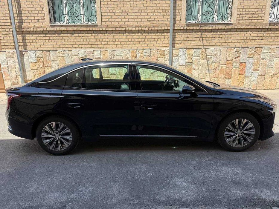 продаётся  HongQi E-QM5