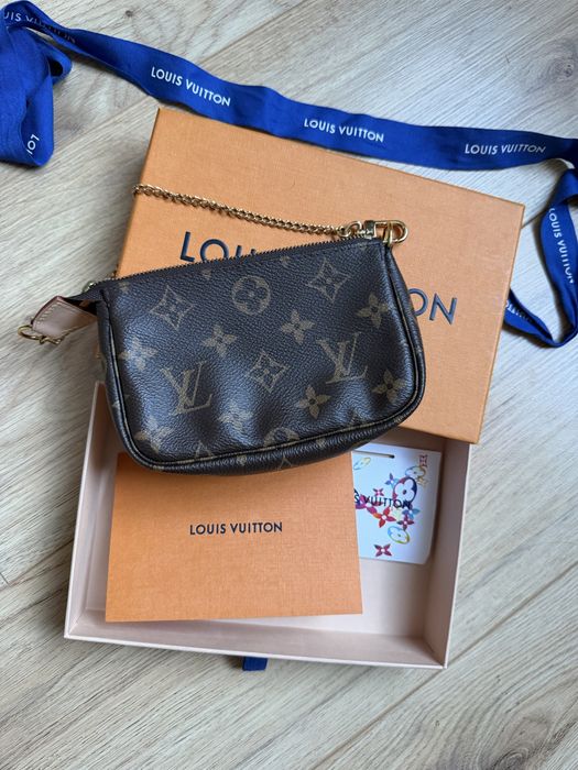 Mini pouchette louis vuitton