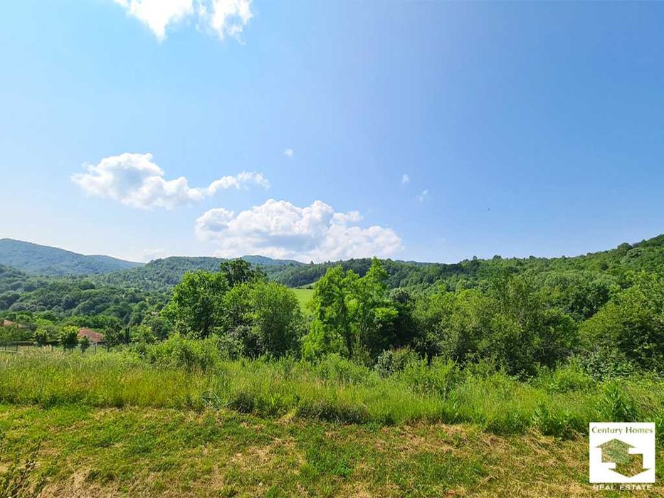 125181 Панорамен парцел с едноетажна сглобяема сграда в с. Бадевци