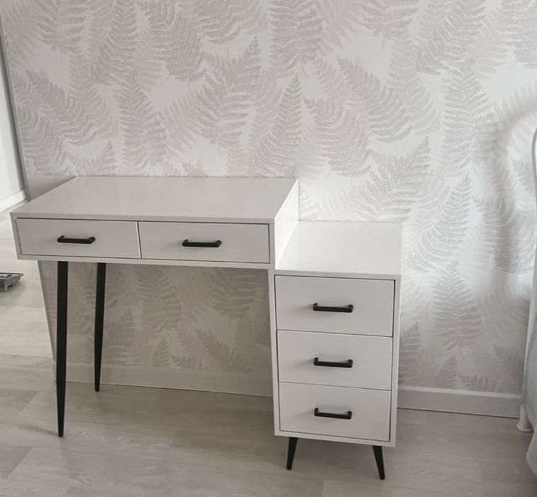 Туалетный столик