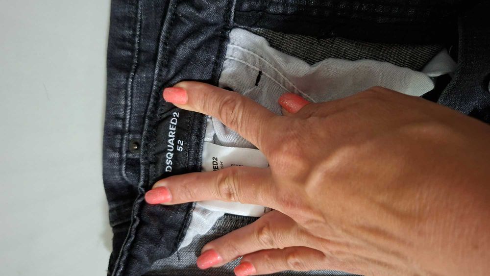 Продавам мъжки дънки Dsquared