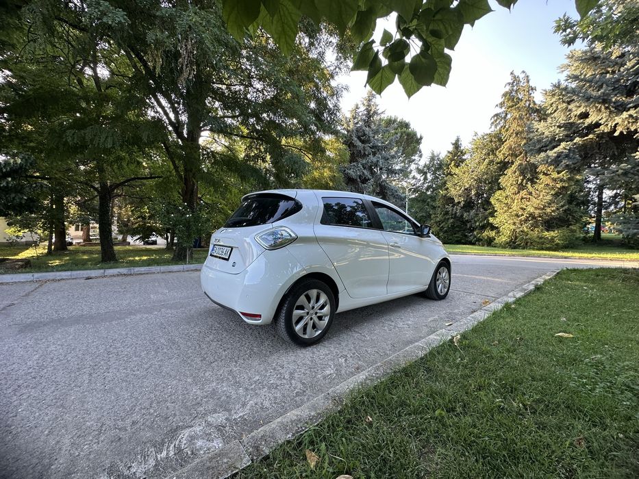 Продавам електрически автомобил Renault Zoe
