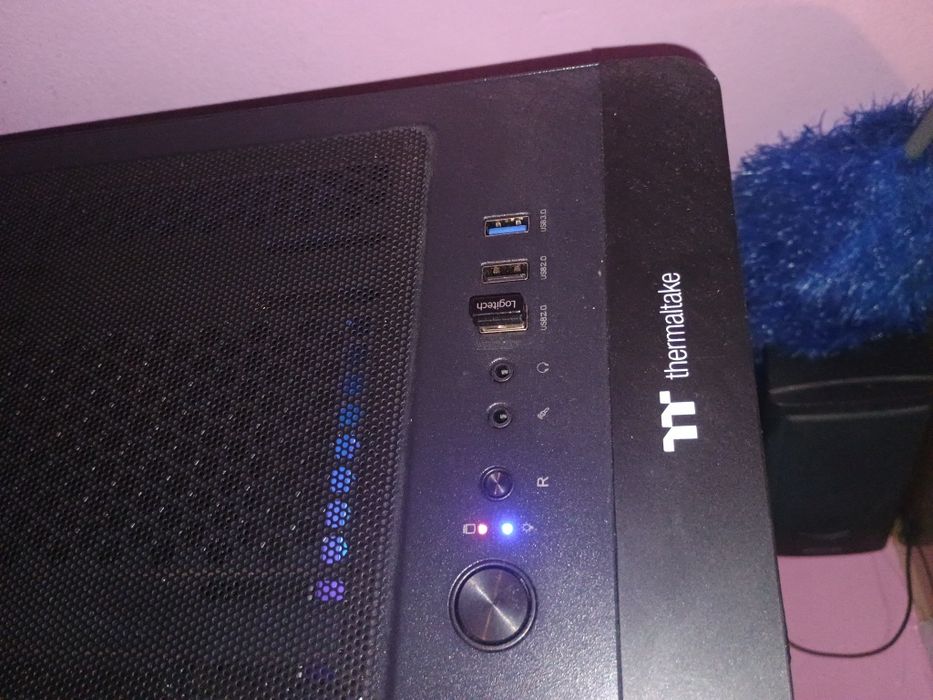 PC gaming 128gb Ram cu monitor și tableta grafica