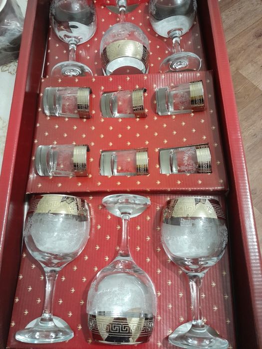 Набор рюмок кастсрюли блюда ложки