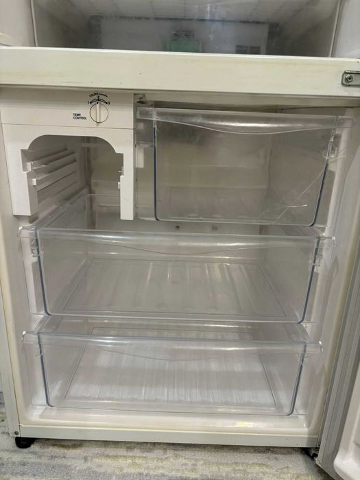 Продам холодильник с морозильной камерой