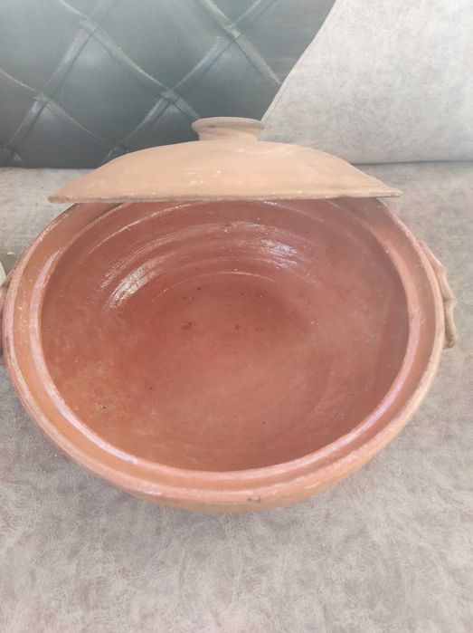 Глинен гювеч с капак