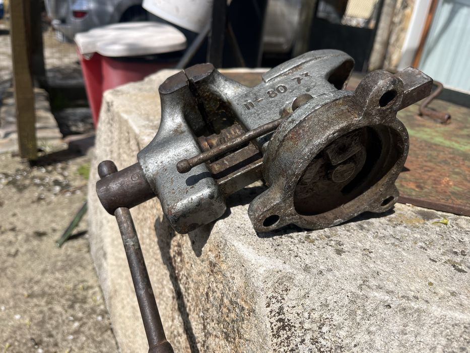 Менгеме с наковалня