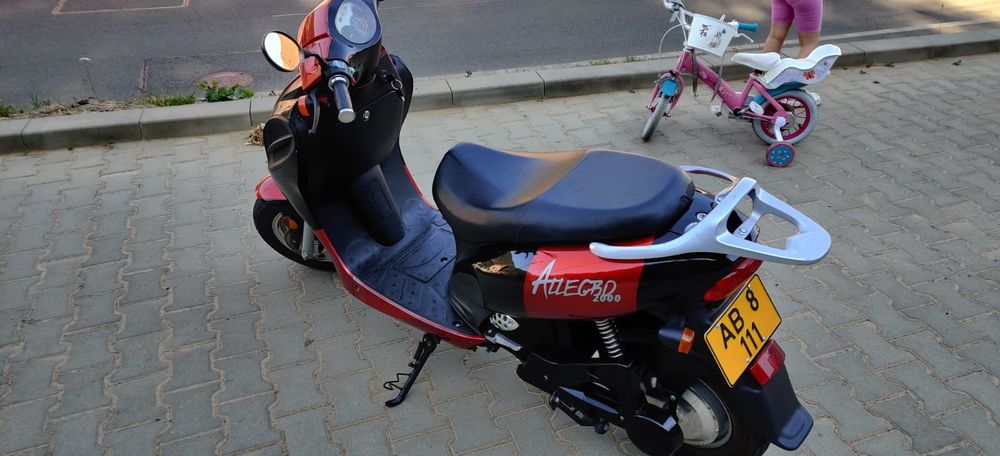 Vand scuter electric