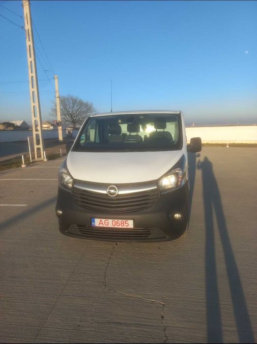 Opel Vivaro se ofera Factura