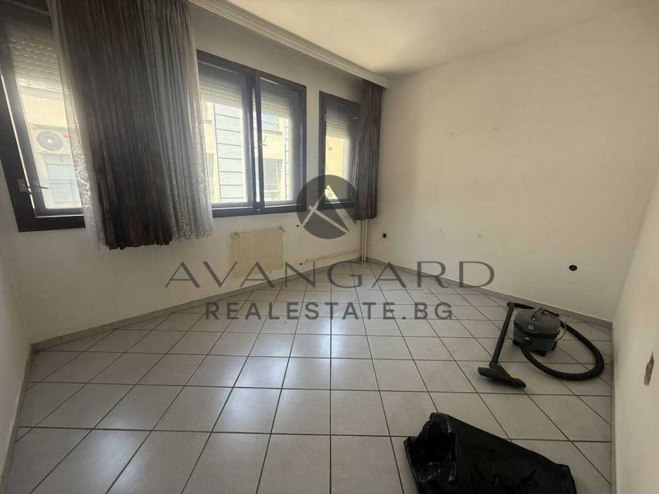 Продава се Тристаен апартамент в Пловдив, Център - 96 кв.м за 1875 €/кв.м - Снимка #3