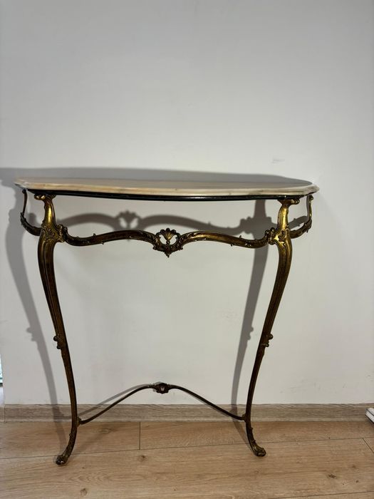 Vant o Consola antica de lemn și o consola de bronz