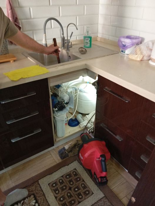 Чистка канализации аппаратом сантехник