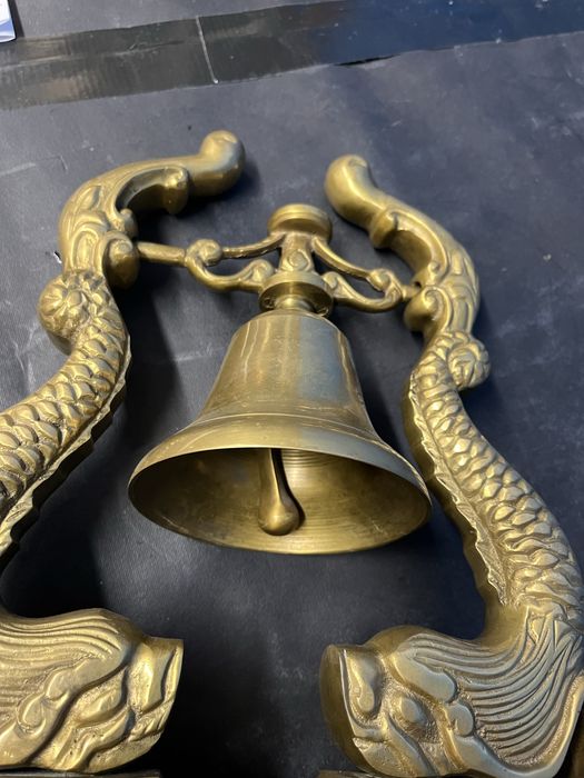 Стара,бронзова,морска камбана с два делфина