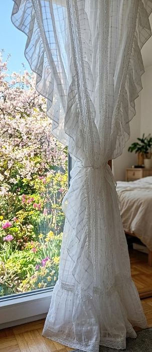 Perdea elegantă brodată – stil clasic, rafinat 
Vând perdea mare, deo