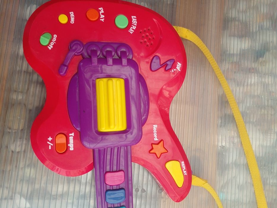 Детская музыкальная гитара