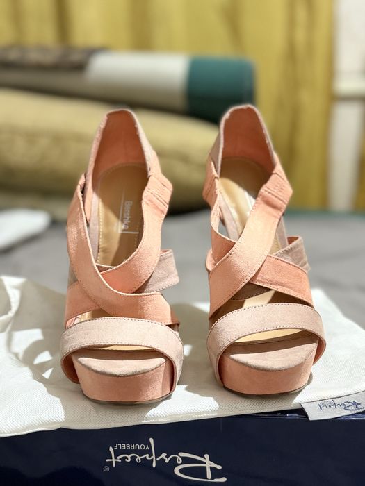 Босоножки от Bershka 38рр новые