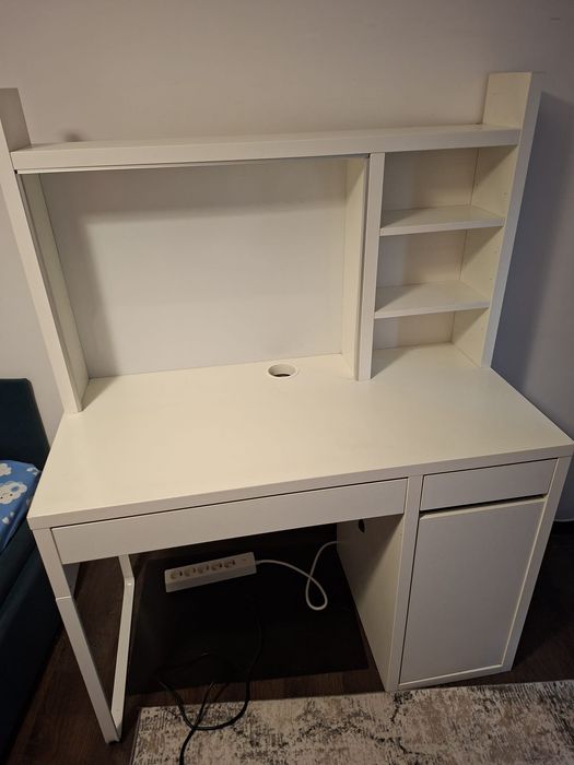 Vand birou ikea  in stare buna