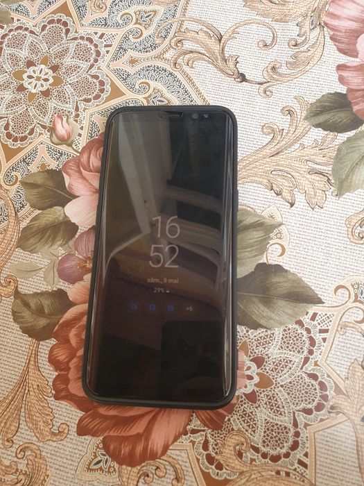 Vând samsung s8.