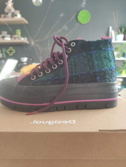 Сникърси на платформа Desigual