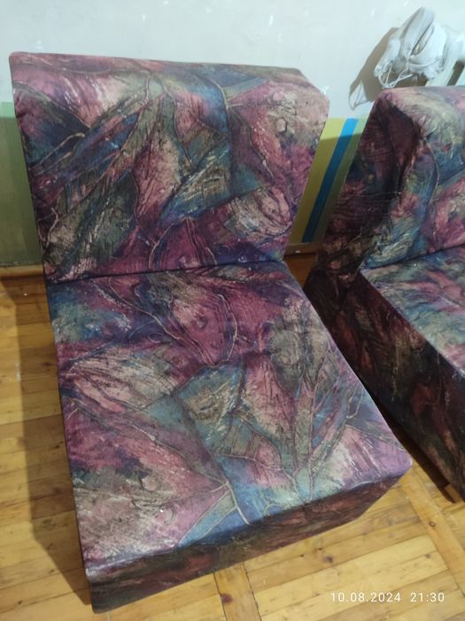 Продам диван-трансформер.
Раскладывается в кровать, также можно исполь