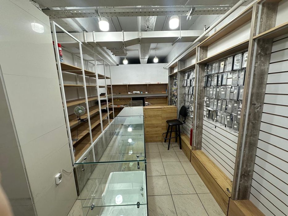 Продается бутик на нулевом этаже