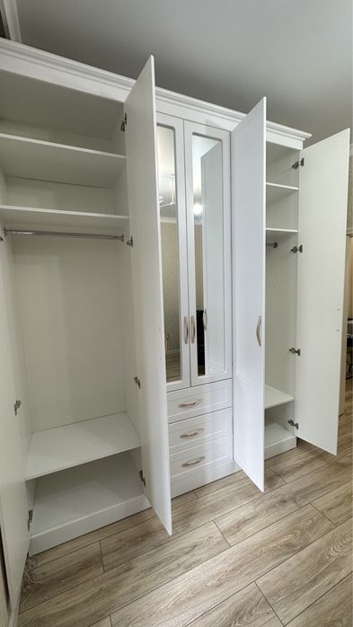 Продаеться шкаф