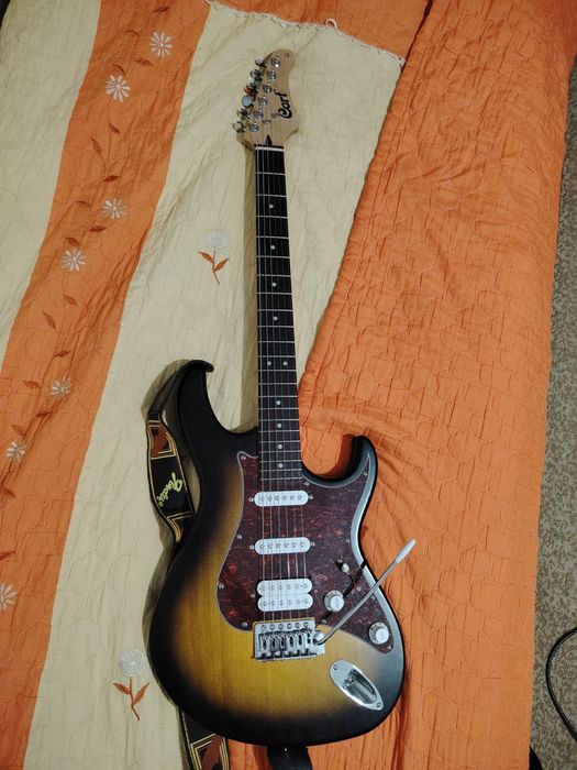 Продаётся электрогитара Cort
