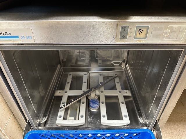 Професионална съдомиялна машина Winterhalter GS 302