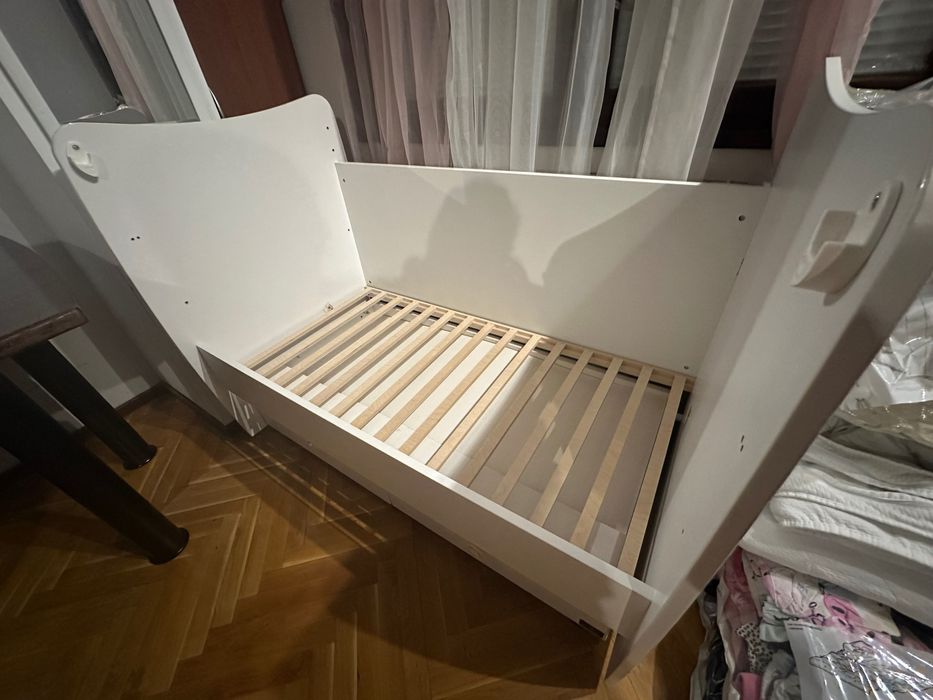 Подарявам детско креватче без матрак