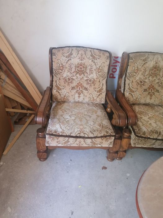 Vând canapea lemn masiv cu 2 fotolii și masa blat marmura