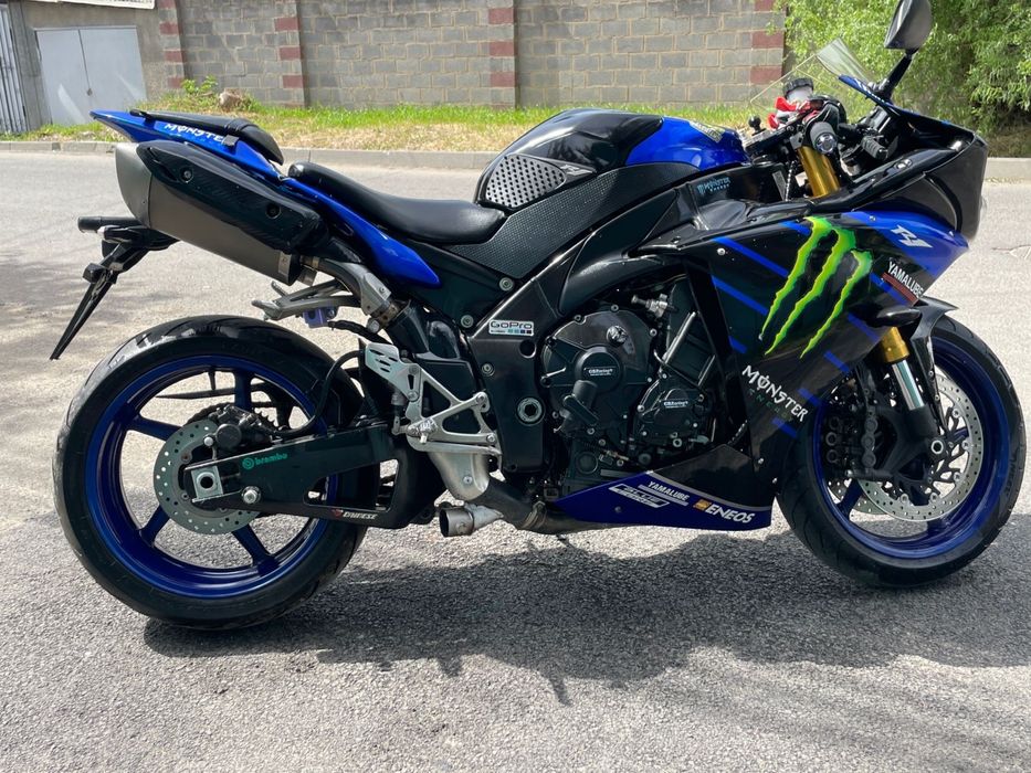 Yamaha r1 линза 2011