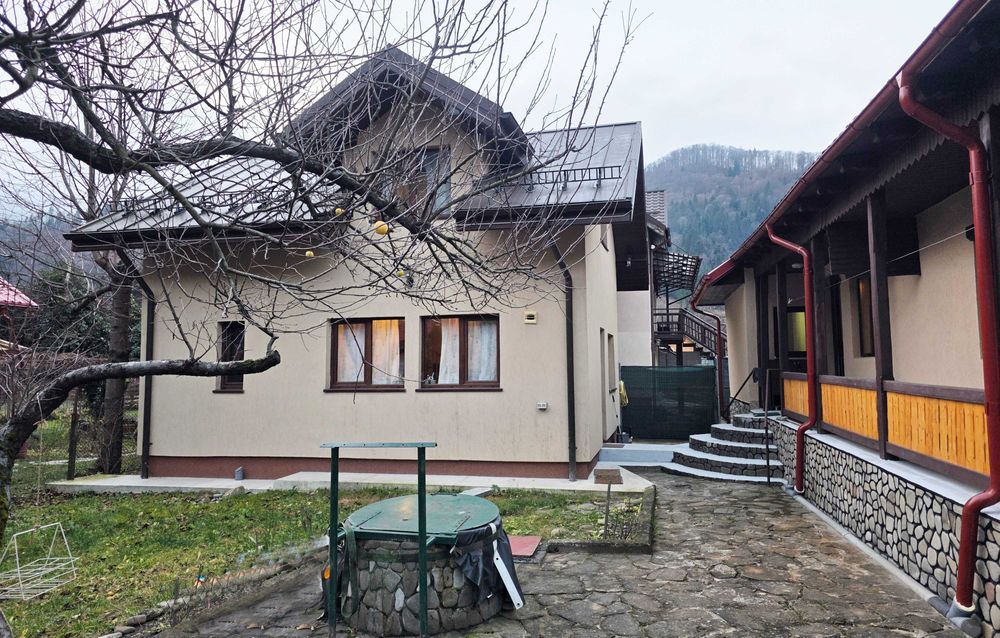 2 case , teren 5500 mp si posibilitate camping lunca Tarcau, ocazie !
