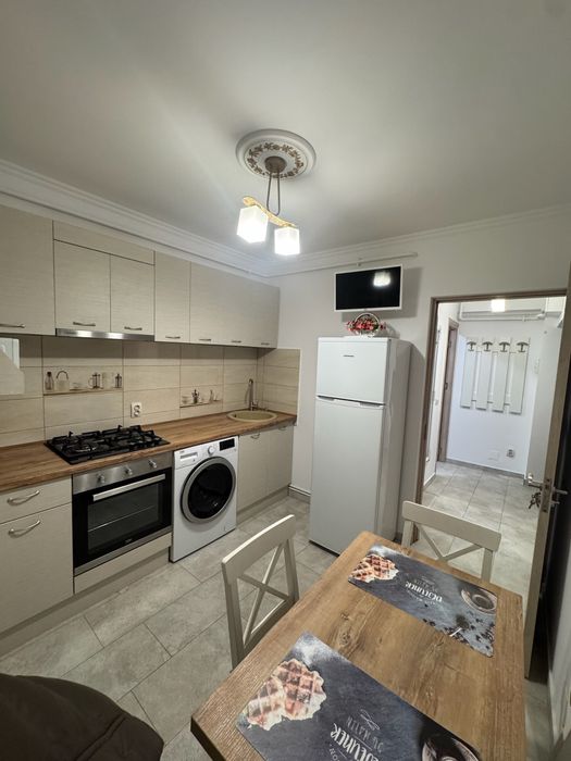 Inchiriez apartament