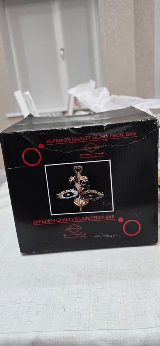 Үштағанды тәттілер ыдысы (этажерка)