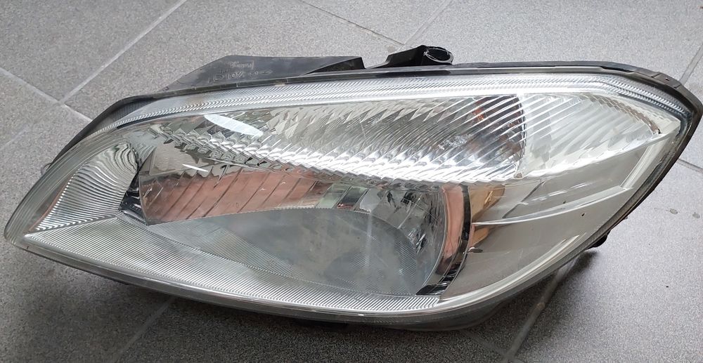 far stanga dreapta Skoda Fabia 2 Facelift si Non Facelift si cu lupa HELLA european