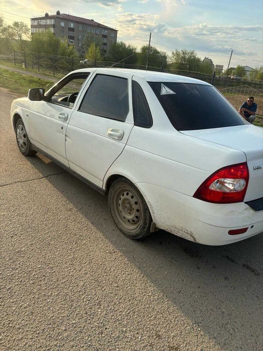 Продам машину Приора