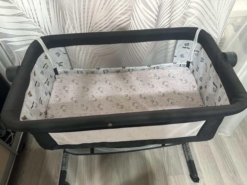 Продам приставную кроватку