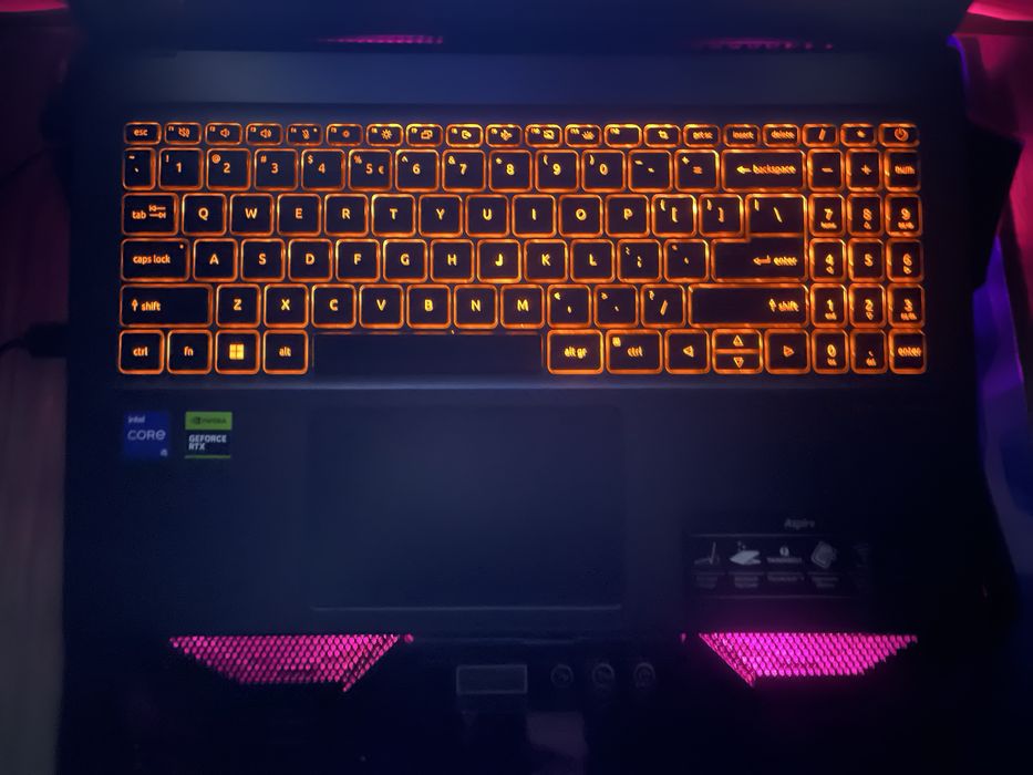 Laptop gaming / birou
