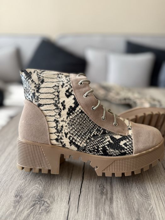 Високи ботуши/чизми бежови