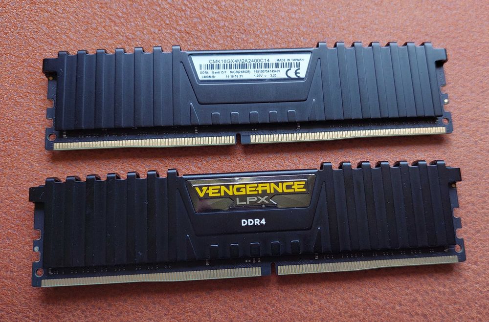 KIT memorie RAM DDR 4  16 GB (2 x 8)