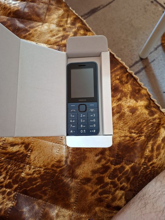 Продавам Нокия 235