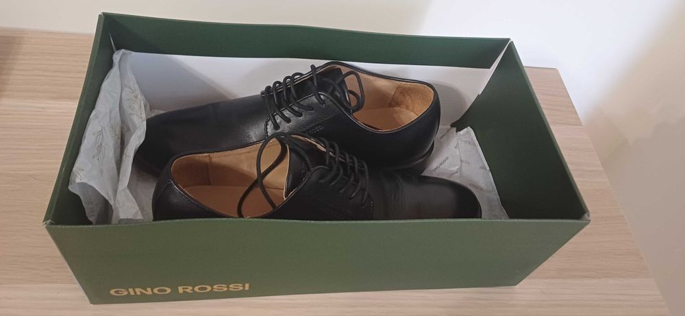 Set complet de mire, marimea 52 - 2 costume, 2 camasi, pantofi, curea, papion