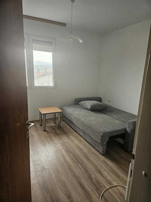 Дава се под наем Двустаен апартамент в Бургас, Изгрев - 48 кв.м за 153 € - Снимка #1